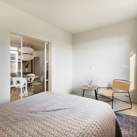 Cozy 3-room Near The Center Of