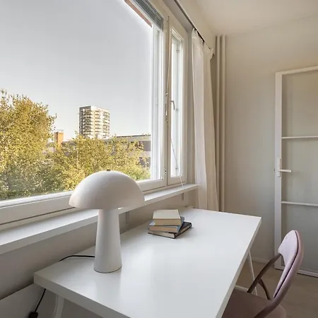 Cozy 3-room Near The Center Of