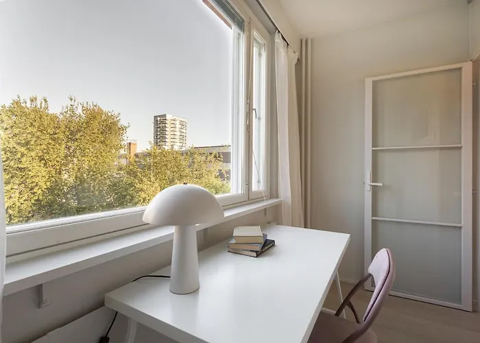 Cozy 3-room Near The Center Of